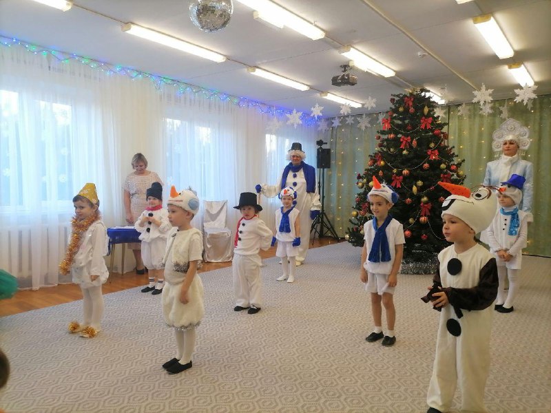 Новый год - самый чудесный, наполненный волшебством праздник, которого с нетерпением ждут дети и взрослые, веря в сказку и чудо! Атмосфера праздника царила в детском саду с 19.12.2024г. по 25.12.2024г., потому что во всех группах детского сада проходили новогодние утренники!